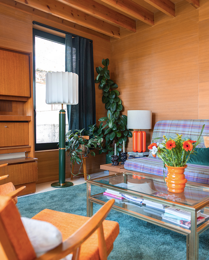The large Charlotte Lamp - Pop Orange