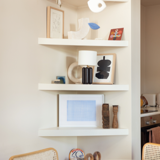 La petite lampe Charlotte Noir, made in France & artisanale ! Un design contemporain et intemporel. Des matériaux nobles et durables. Fabriquée à la main en France. La petite lampe à poser Charlotte Noire a été pensée et dessinée en interne par notre studio de création basé à Paris. Nous souhaitons valoriser l’artisanat français.