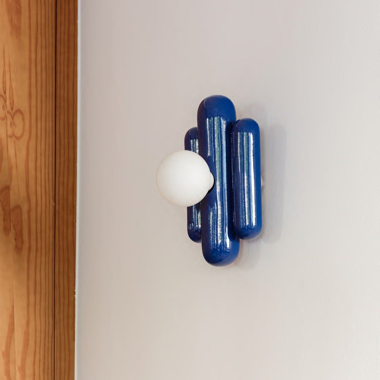 The Madeleine wall light - Midnight Blue