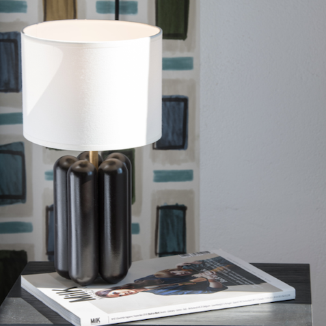 La petite lampe Charlotte Noir, made in France & artisanale ! Un design contemporain et intemporel. Des matériaux nobles et durables. Fabriquée à la main en France. La petite lampe à poser Charlotte Noire a été pensée et dessinée en interne par notre studio de création basé à Paris. Nous souhaitons valoriser l’artisanat français. 